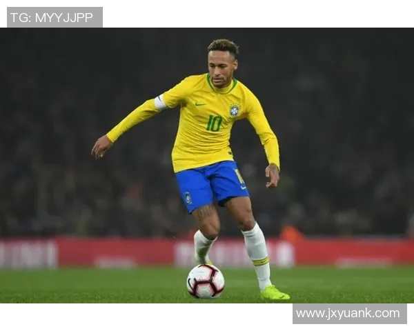 足球明星内马尔精美摆件图片欣赏展现其独特魅力与风采